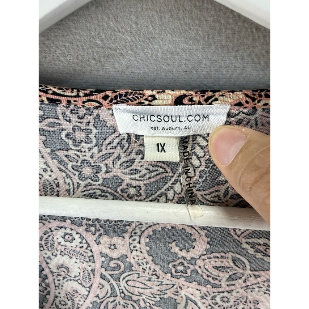 Chic Soul Women's Plus Sz 1X V-Neck Paisley Prints Ruffle Details Blouse Top - Picture 3 of 8